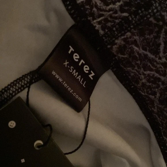 Terez NWTcropped Black Gray Stretch Metal Star Print Leggings Pants Size XS - Picture 4 of 4